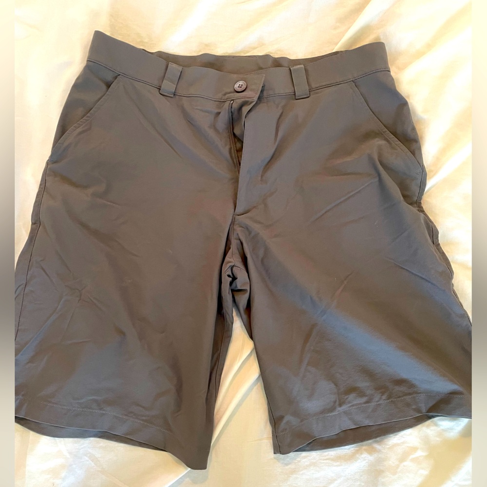 Gray Under Armour Golf Shorts Size 34
